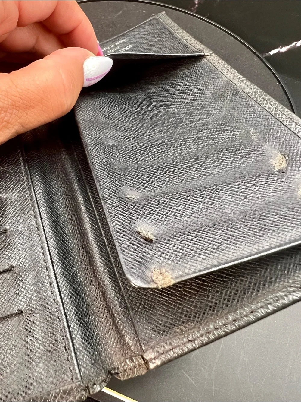 Louis Vuitton Taiga leather Brazza wallet in black. Fair condition. Unisex